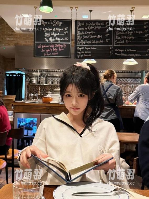 尤果网 - 青树妹妹最新版图包，捕捉生活中最美的瞬间.txt