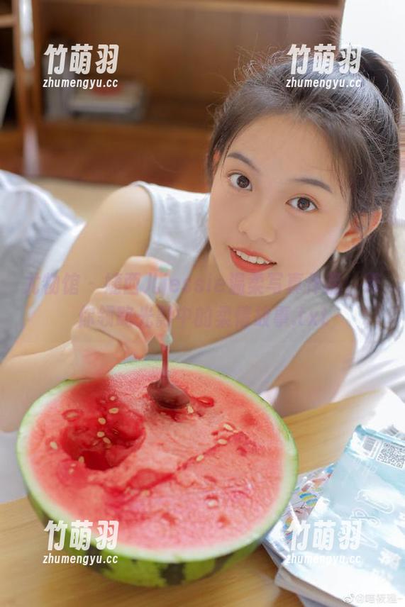 尤物馆 - 婕西儿jessie温柔写真作品，带你领略光影中的柔情故事.txt