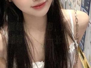 尤物馆 – 重磅更新图包，探索孟狐狸FoxYini空姐写真中每一处动人细节.txt