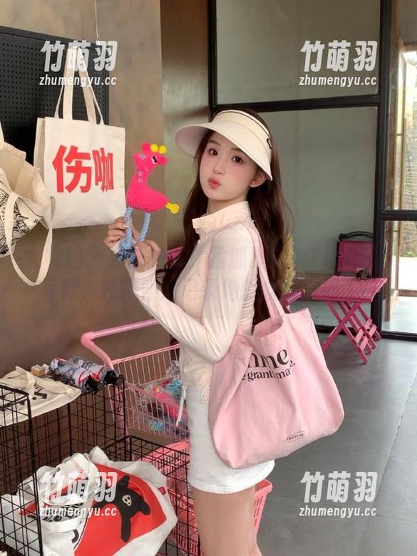 尤物馆 - 最新发布！孟狐狸FoxYini御姐写真，独特照片记录她的妩媚瞬间.txt