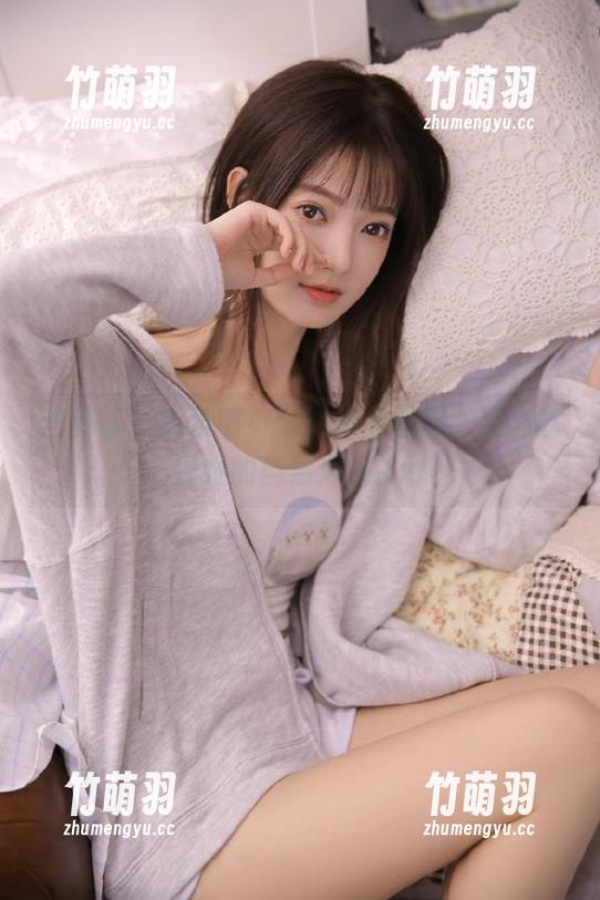 尤蜜荟 - 探索熊小诺的裸足图包，精选展现她的自然风采.txt