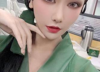 不容错过！希希_啾独家棉袜写真，免费照片助你引领潮流新风尚！.txt