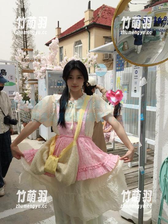 异思趣向 - 小九长腿旗袍（下）摄影大赏：图库资源带你领略时尚之美.txt