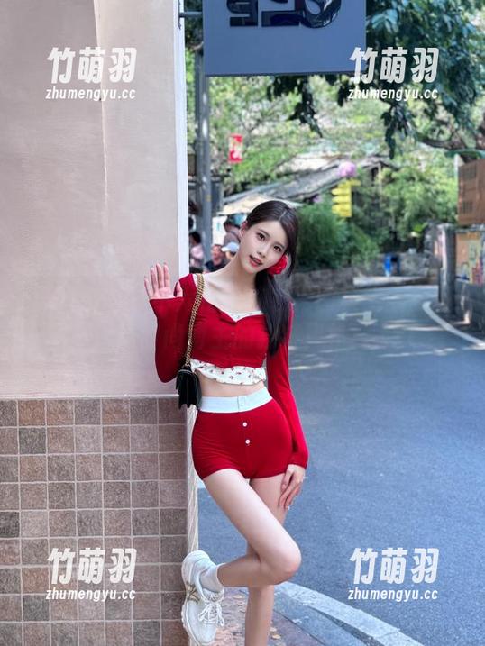 异思趣向 - 小六格子连衣裙图集全新更新，尽显时尚博主的独特风格！.txt