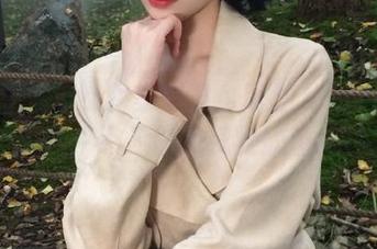 微密圈 – 定制图集盛宴！张思允nice制服黑丝，点燃你的视觉欲望.txt