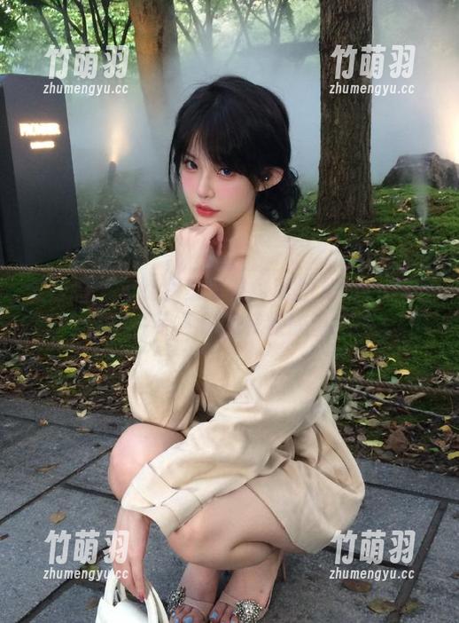 微密圈 - 定制图集盛宴！张思允nice制服黑丝，点燃你的视觉欲望.txt
