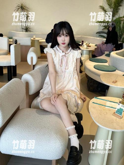 微密圈 - 领略张老师的独特定制风格，渔网双人图片展现无限可能.txt