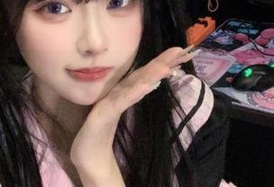 微密圈 – 让人怦然心动的时刻：徐莉芝Booty的写真作品与闷骚男友.txt