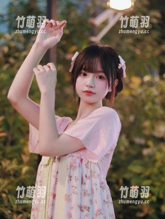 推女神 - 在高清写真中，娜依灵儿展现日系尝试，开启一场视觉的盛宴.txt