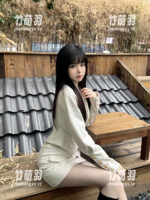推女神 - 原图解密：在海边的孔一红如何捕捉瞬间的美丽与宁静.txt
