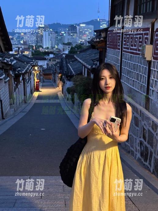推女神 - 施忆佳连体衣私房写真合集：穿越时光的美丽瞬间.txt