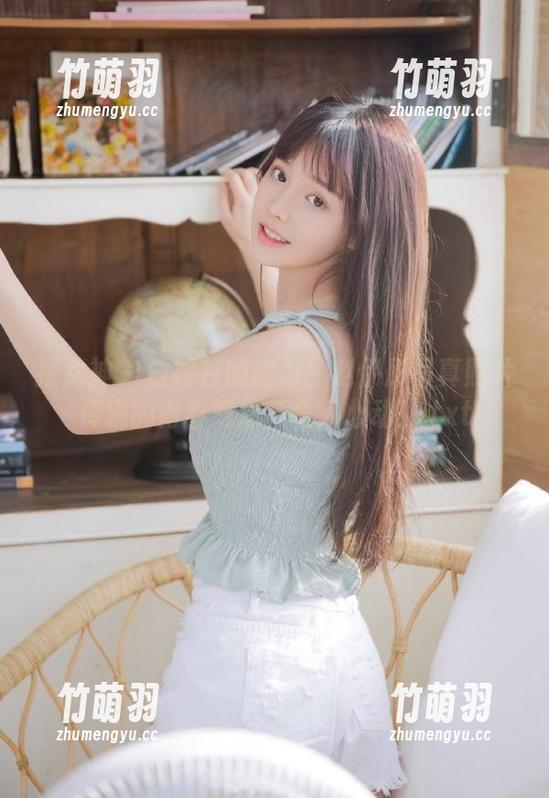 推女神 - 白衬衫的魔力！赵伊彤写真照片传递的青春气息，令人心动！.txt