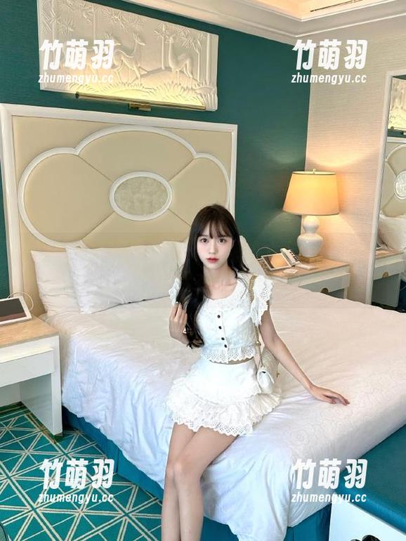 微密圈 - 私拍图包：提袜少女与双人的甜美瞬间尽在这里.txt