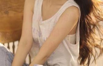 微密圈 – 是可馨耶倾情演绎蓝色诱惑，精选写真集带你走进她的梦幻世界，感受每一张照片的故事.txt