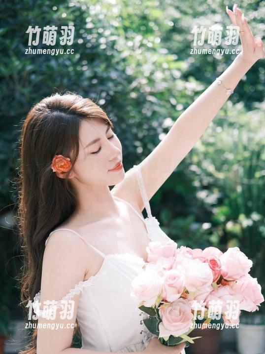 月下摄影 - 高清运动写真图库：恰恰带来的活力与风格碰撞.txt