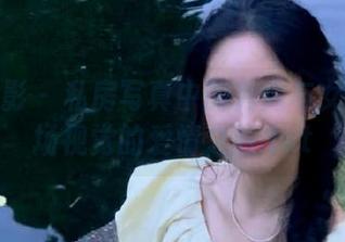 月下摄影 – 私房写真中的秀秀与女友：一场视觉的爱情之旅.txt