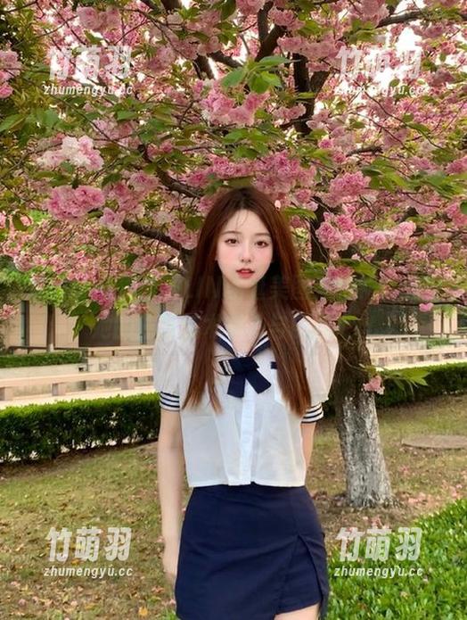 果团网 - 周琰琳LIN圣诞美图大更新，感受她的独特艺术魅力与创意.txt