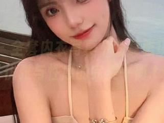 果团网 – 全套内衣写真中的莫雅琪，展现了优雅与性感的完美平衡.txt