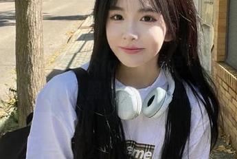 森萝财团 – 体验Sia网袜魅色：精彩原图与诱人照片大公开.txt