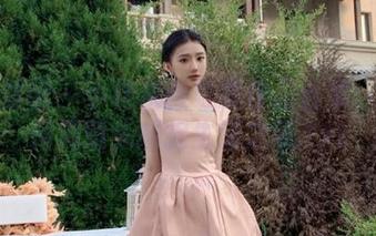 森萝财团 – 小梓灰丝写真作品合集：她如何用镜头捕捉生活之美.txt