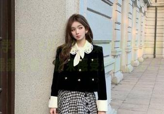 模范学院 – Ellie艾栗栗教室写真新作品最新分享！快来感受她的才华.txt