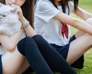 模范学院 – Laura苏雨彤裸足写真为你展现，回归自然的质朴与真实之美.txt