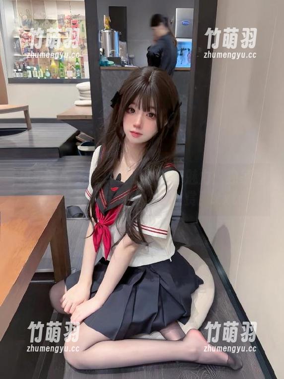 模范学院 - 夏玲蔓的办公室魅力：独家图库与资源分享等你来欣赏！.txt