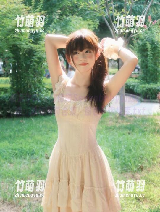 模范学院 - 柳侑绮Sevenbaby的豹纹风情：独特写真合集，图包带你探索.txt