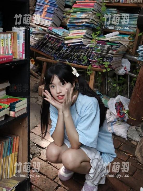 模范学院 - 柳侑绮Sevenbaby以毛衣为灵感的图包，独特写真资源呈现.txt