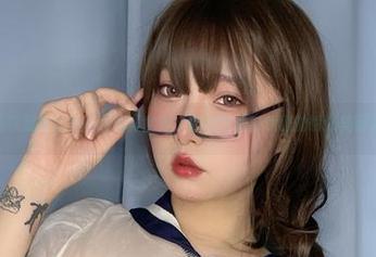 走进次屁啦丝袜在线写真世界，捕捉性感与优雅的瞬间美丽.txt