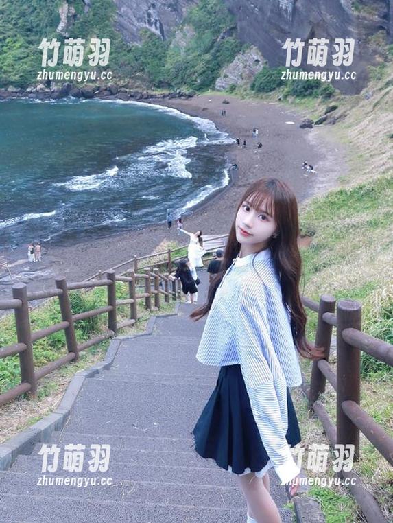 激萌文化 - 周闻泳衣写真图包：每一张都是夏日的召唤，感受她的青春活力.txt