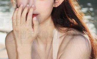 微密圈 – 在火龙果羊的定制写真中，短裤演绎出无尽的夏日故事.txt