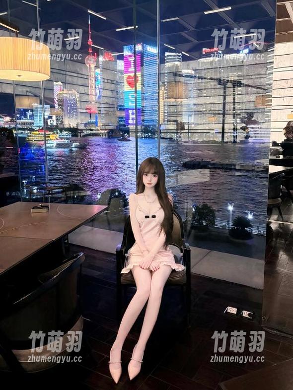 爱蜜社 - 轻松自在的小狐狸Kathryn全套瑜伽写真，展现出她与自然的亲密关系与灵动姿态.txt