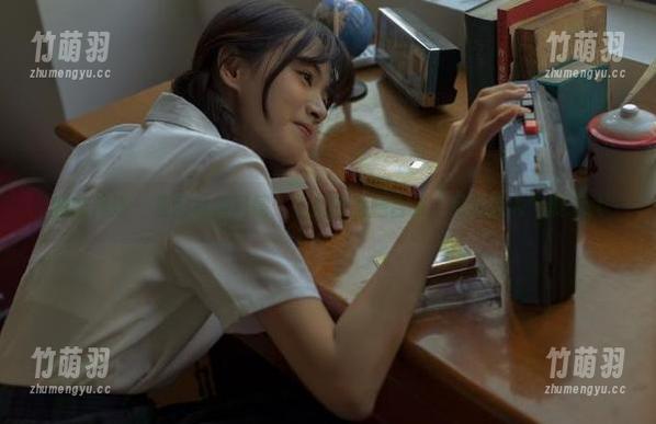 物恋传媒 - 极致私房风情：菜菜的美腿合集，尽显迷人气质.txt