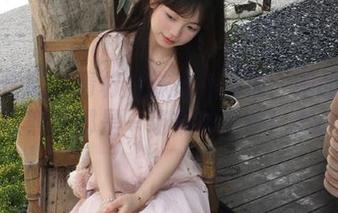 物恋传媒 – 青柠网袜高清图册：她的每一张照片都是一场视觉盛宴！.txt