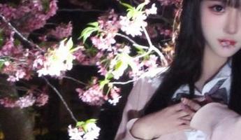 探索猫九酱的夏日风情，女仆泳装cos图包现已揭晓！.txt