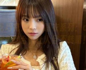 白莉爱吃巧克力最新睡衣系列：cos与美丽的完美结合，让人目不转睛！.txt