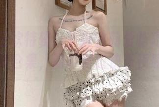 万圣节狂欢特辑！下载白莉爱吃巧克力的精彩写真合集，陪你度过快乐夜晚！.txt