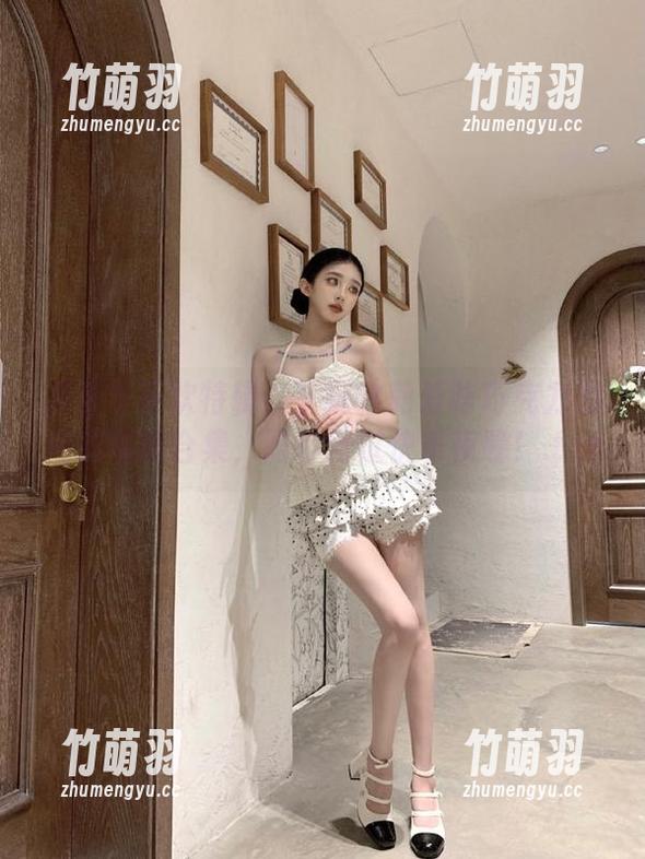 万圣节狂欢特辑！下载白莉爱吃巧克力的精彩写真合集，陪你度过快乐夜晚！.txt