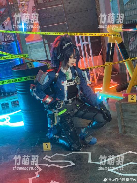 探索百合欧皇子独特风格，油亮写真图集带你领略个性魅力.txt