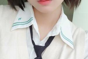 用高清还原眼酱大魔王w的夏日COS，开启你的清新视觉之旅！.txt