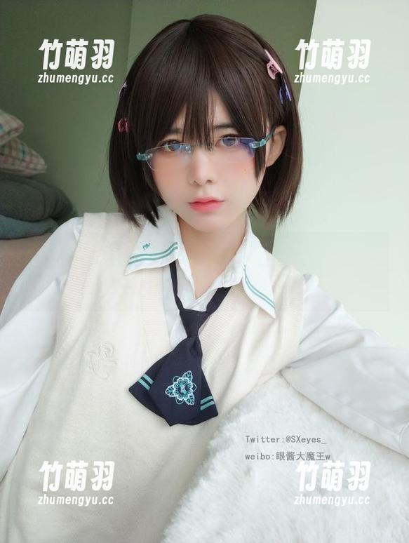 用高清还原眼酱大魔王w的夏日COS，开启你的清新视觉之旅！.txt