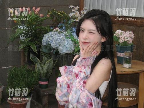 微密圈 - 从图库下载禅雨儿Lynne圣诞主题写真，感受独特节日之美.txt