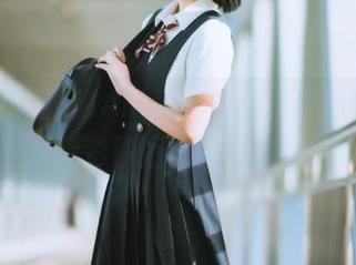 秀人网 – 探秘AngelaLee李玲妹妹的艺术写真：精彩原图图集带你领略美.txt