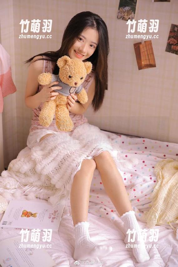 秀人网 - 私拍Cheryl青树和服写真，感受经典与现代交融的绝美瞬间.txt