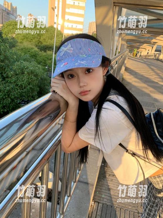 秀人网 - 想要空中服务？下载Dreamy小乔空姐高清写真，带你享受360度视角！.txt