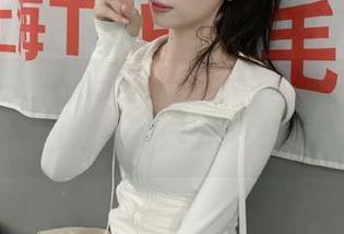 秀人网 – LindaLinda的白色写真：极简风格图包分享，媲美艺术作品.txt