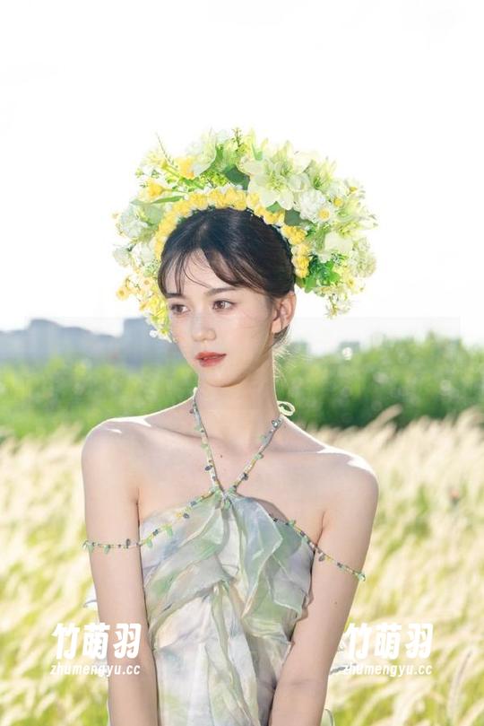秀人网 - 夏日限定：高清周慕汐写真，带你畅游在阳光与海风中.txt