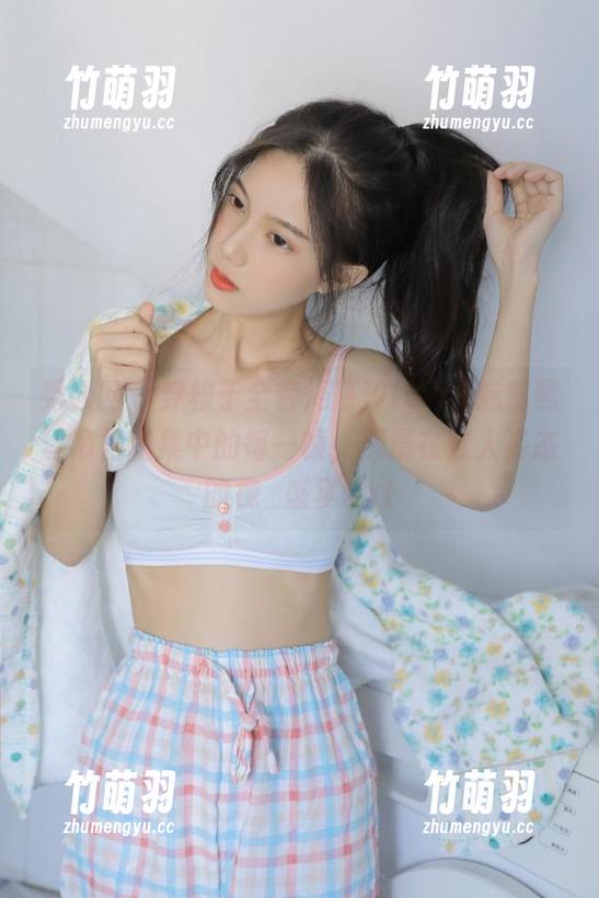 秀人网 - 穿梭于全套周慕汐fairy魅惑黑丝吊裙图集中的每一帧，沉浸在迷人姿态的视覺盛宴.txt