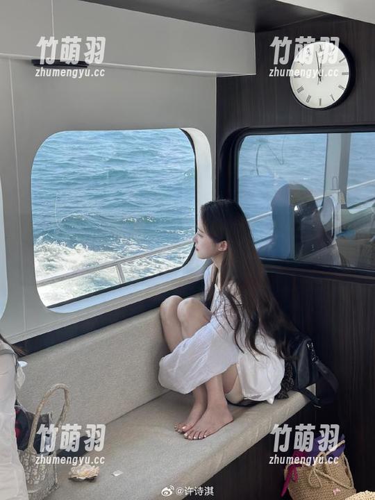 秀人网 - 走进夏笑笑Summer的穿搭世界，皮衣套图作品尽情展示个人风采.txt